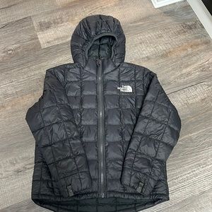 Boys’ ThermoBall North Face Jacket size medium (10)